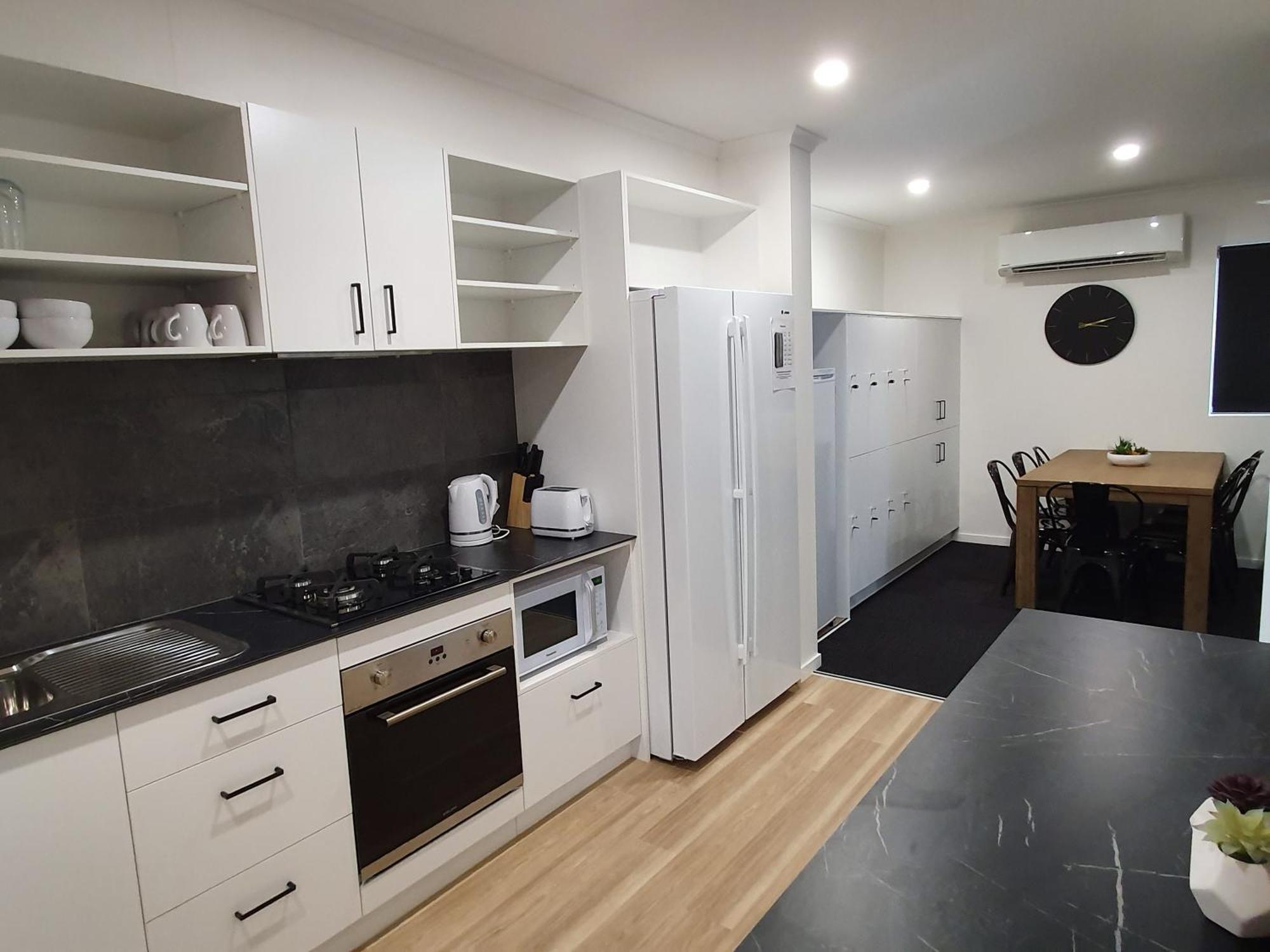 Mihaven Shared Living - Martyn St Hostel Cairns Buitenkant foto