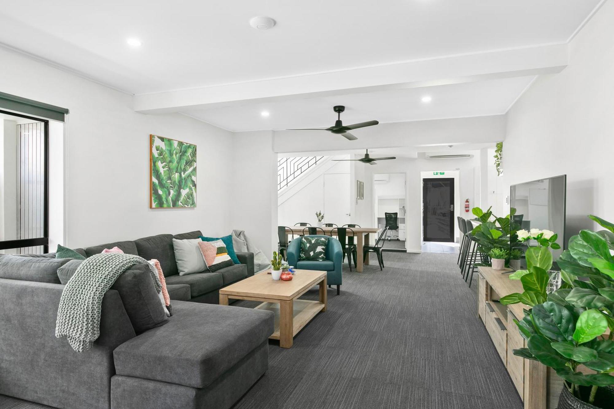 Mihaven Shared Living - Martyn St Hostel Cairns Buitenkant foto